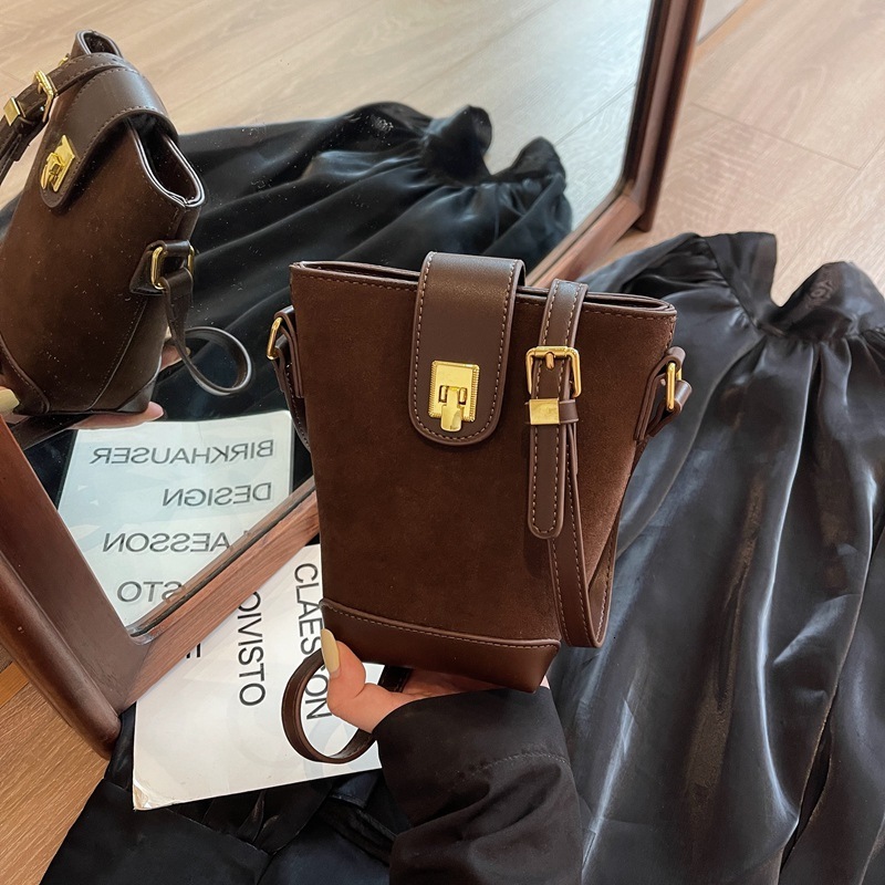 designer Vintage Versatile Bucket Bag for Women Korean Style Niche Simple Casual Shoulder Bag 2025 New Trendy Fashion Crossbody Bag
