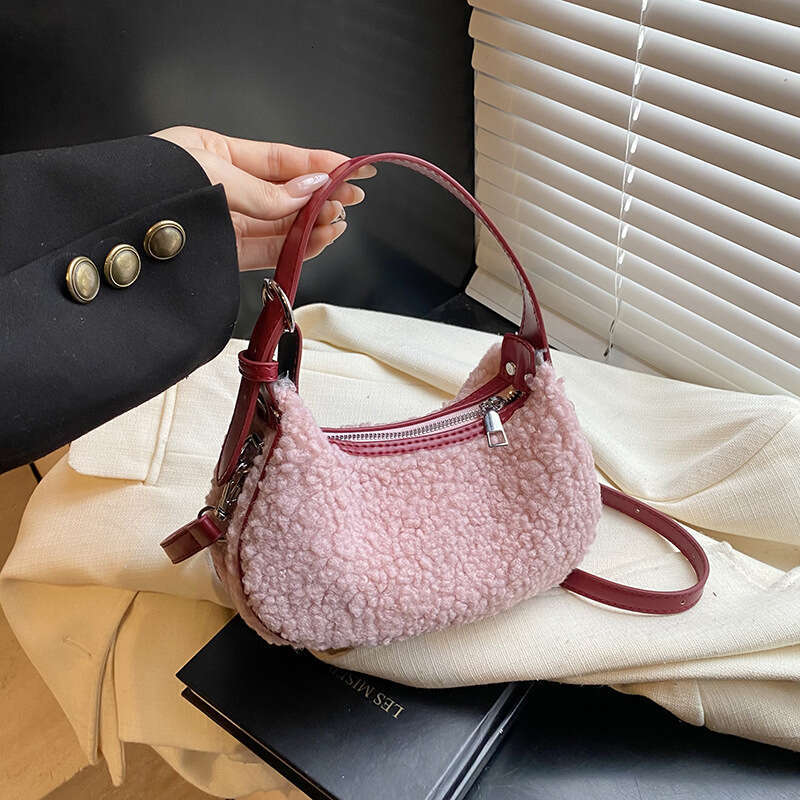New Stylish Underarm Winter Lamb Wool Elegant Handbag Casual Versatile Shoulder Crossbody Bag for Women