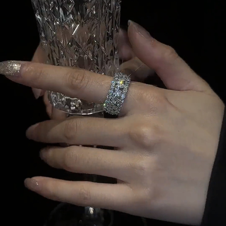 Choucong Brand Sparkling Top Sell Wedding Rings Gorgeous Luxury Jewelry Full Stack Heart Shape White Lab Moissanite Diamond Eternity Women Lover Ring 