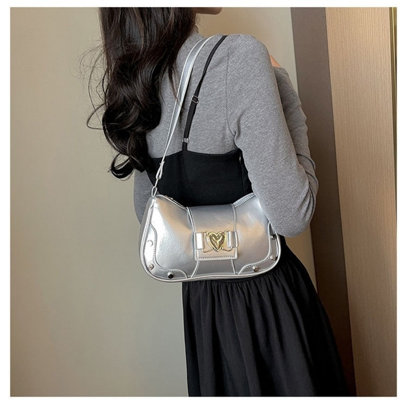 New Style Heart Sweet Cool Girl Hot Girl Underarm New Versatile Niche Design High-end Single Shoulder Crossbody Bag New Free Delivery Designer Bag