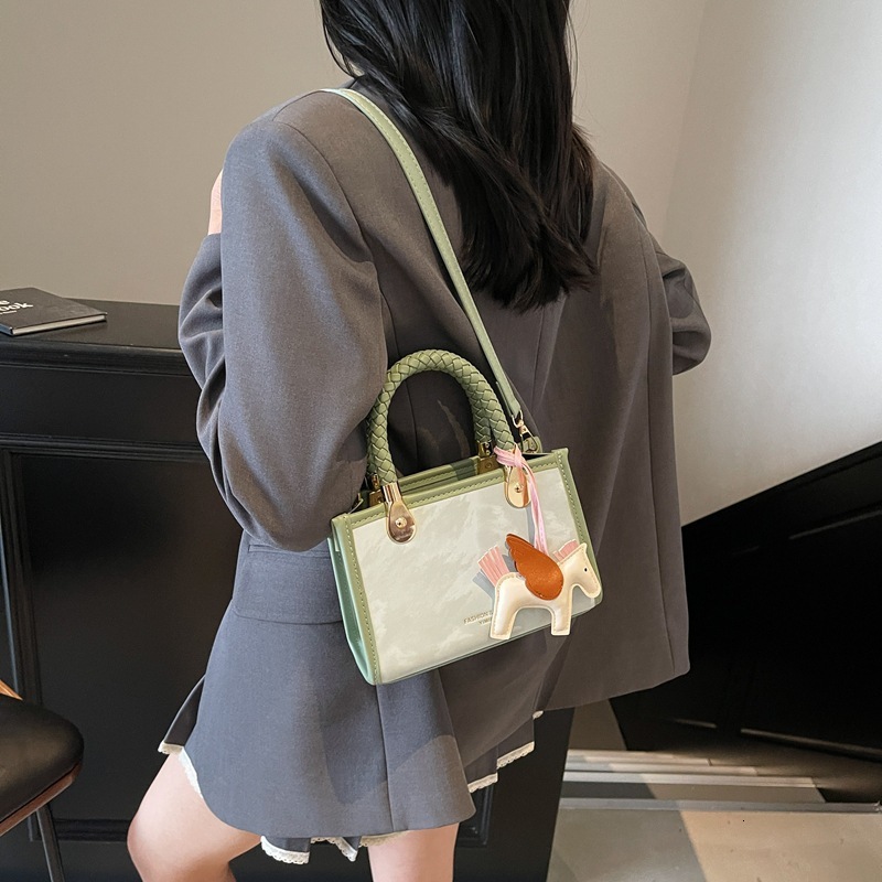 designer Korean Style Niche Design Simple Commuter Small Bag for Women 2025 Summer New High-end Versatile Crossbody Small Square Bag