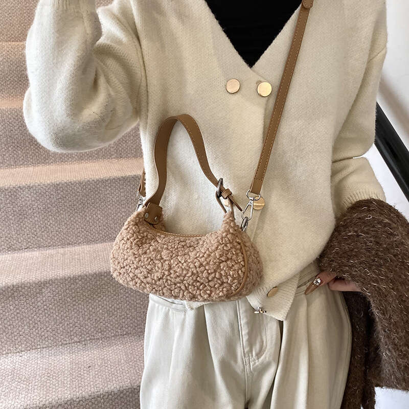 New Stylish Underarm Winter Lamb Wool Elegant Handbag Casual Versatile Shoulder Crossbody Bag for Women