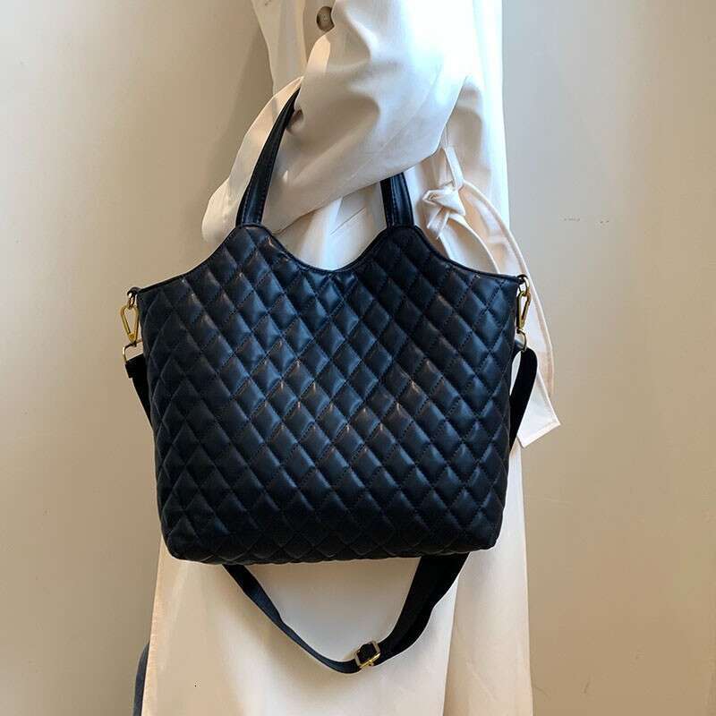 Travel for Women 2024 Summer New Fashion Quilted Tote Large Capacity Handheld Shopping Bag designer bag