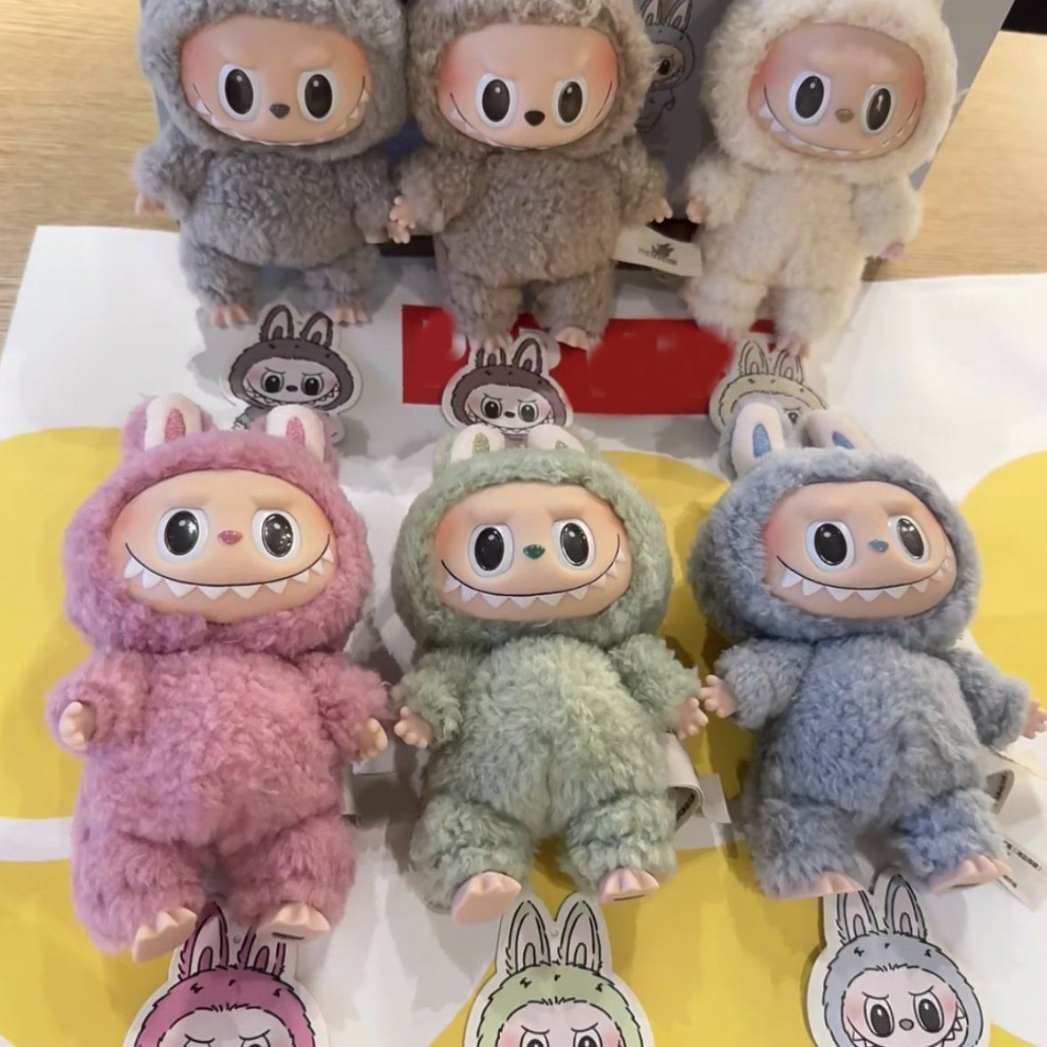 Cartoon Style Figurine Keychain Adorable Decorative Doll Pendant Keyring for Bags and Tabletop Display L250928J9TK