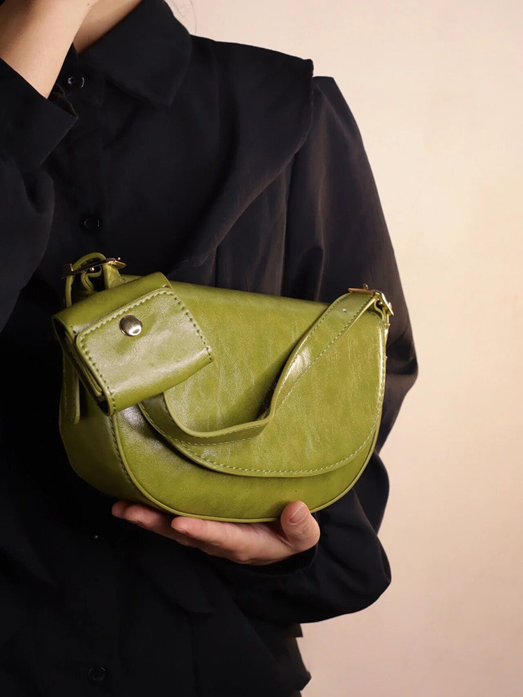 designer Korean INS Niche Super Popular Handheld Underarm Bag for Women 2025 New Retro Versatile Single Shoulder Crossbody Saddle Bag