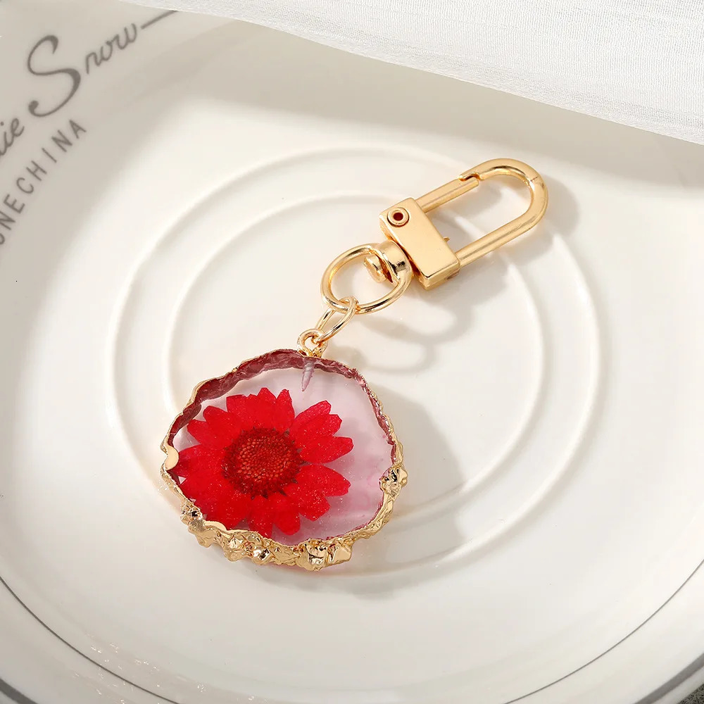 Natural Petal Dried Flower Keychain Round Colorful Pressed Flower Daisy Resin Keyring Women Rotatable Clasp Key Holder 250606