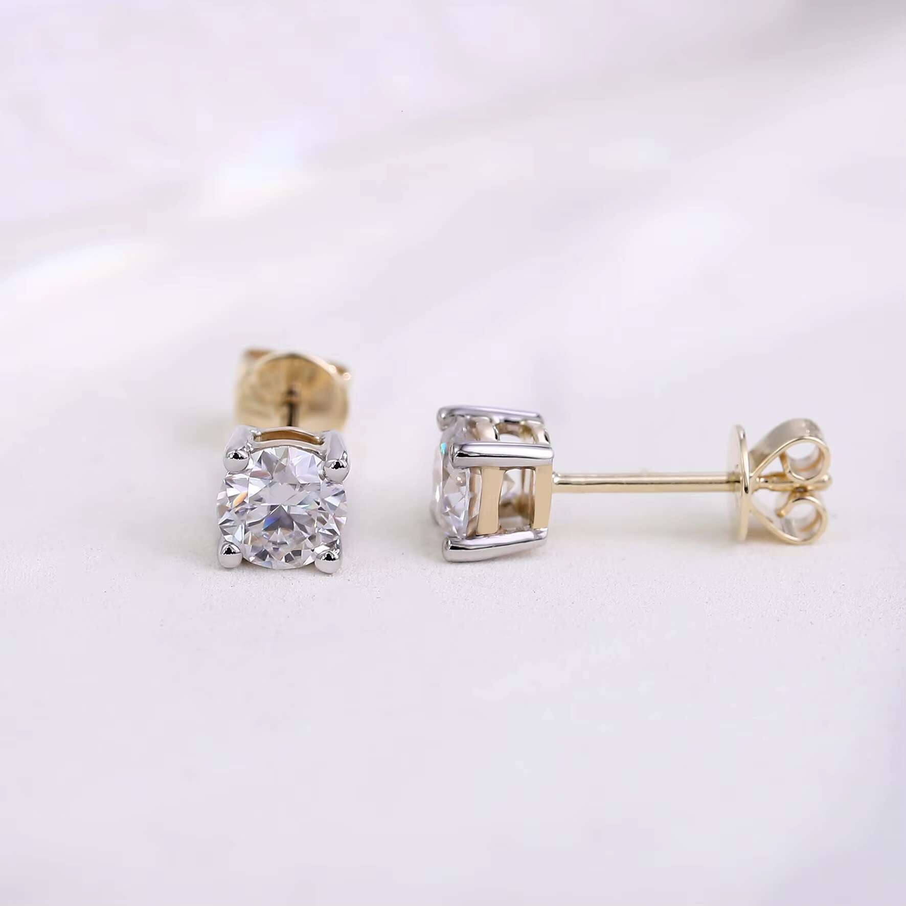 Luxury Classic 4 Claw VVS Moissanite Diamond Stud Earrings Fine Jewelry 10K Solid Gold Round Cut Moissanite Earrings