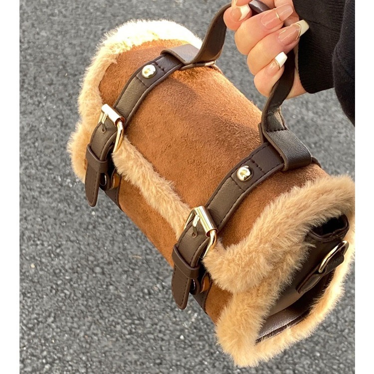 designer Li Tea Fashion Handbag Autumn Winter Women's Bag 2025 New High-end Ins Niche Furry Crossbody Bag
