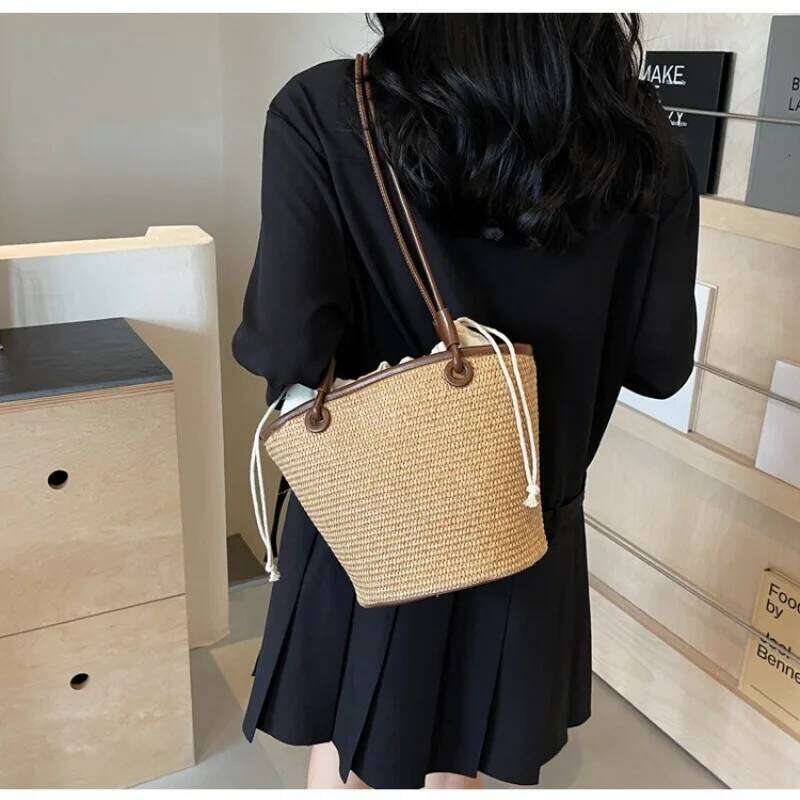 Rustic Style Woven Female 2025 New Seaside Vacation Beach Straw Bag Summer Leisure Shoulder Bucket Bags