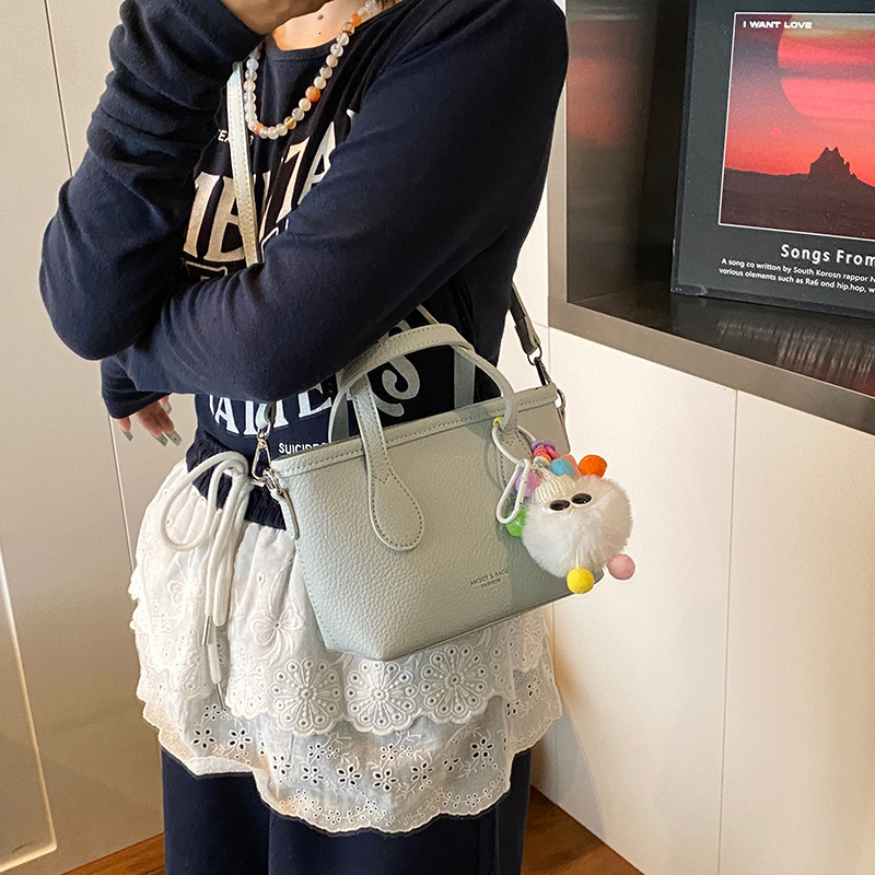 designer Minimalist Fashion Bag Women's Bucket Bag 2025 New Spring Summer Versatile Casual Handbag Shoulder Crossbody Bag