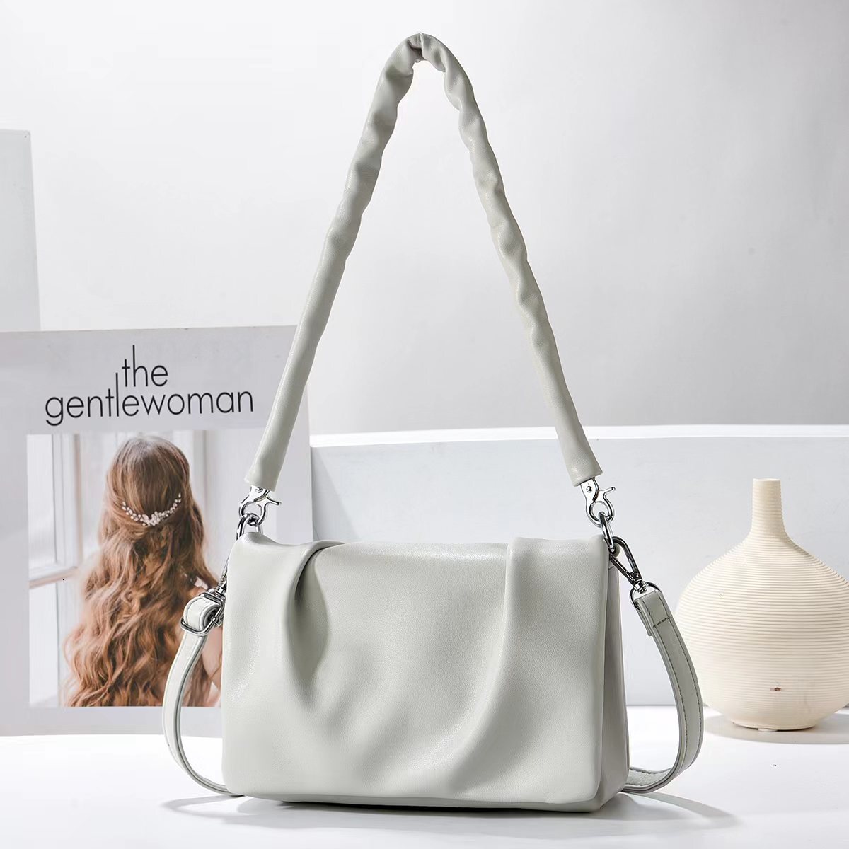 High Quality New Style Premium Underarm Bag Soft Leather Shoulder Bag Simple Versatile Travel High-end Sense Women's Bag Fashion Bags New Free De