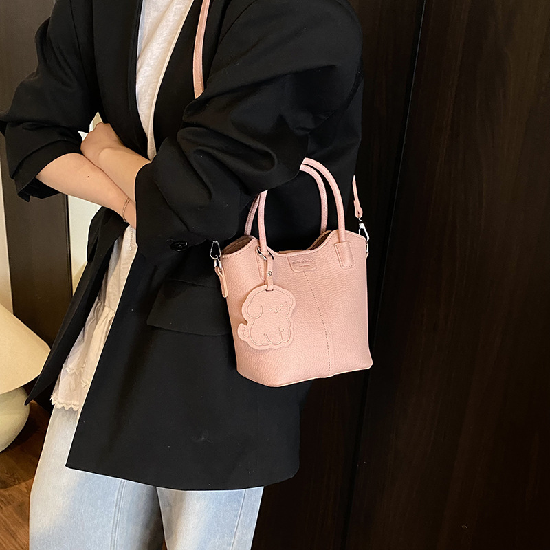 designer Niche Handheld Basket Bag for Women 2025 New Fashion Bucket Bag Simple Versatile Handheld Shoulder Crossbod