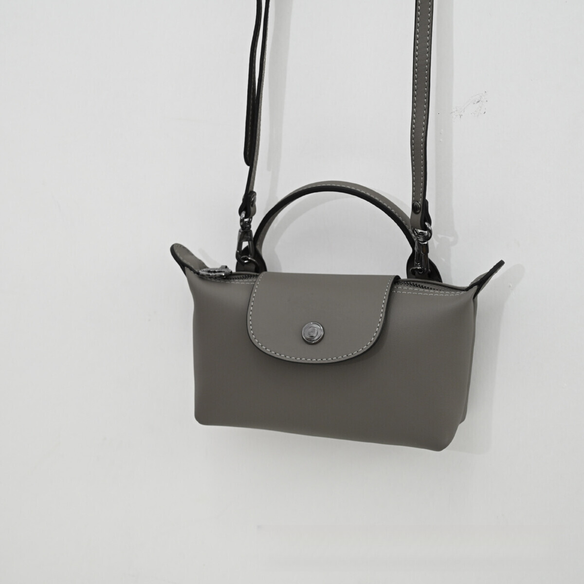 quality Brand High Quality New Style Free Delivery Designer Bag Maca Leather Store High-Quality Top Layer Cowhide Mini Dumpling Bag New Free Delivery 