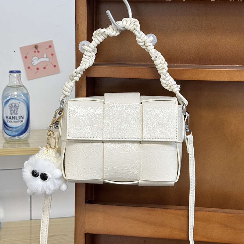 Fashionable and Stylish Woven Small for Women 2025 Summer New Handbag Korean Version Simple Versatile Shoulder Crossbody Bag