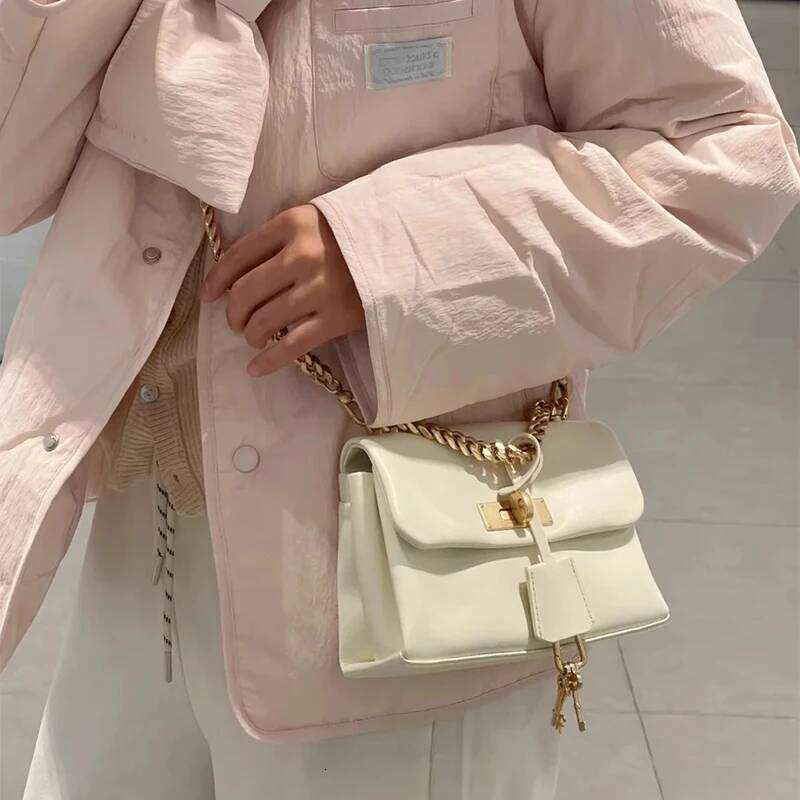 Brand Design Crossbody Messenger Women's Sweet Style Pink Small Square Bag New Fashionable All-Match Lock Handbag 2025/06/07