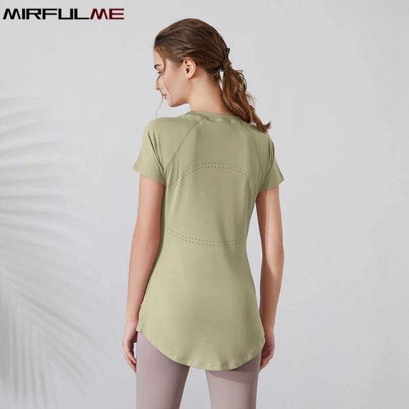 Women Yoga Shirts Short Sleeves Sport T-Shirts Breathable Slim Running Shirt Quick Dry Gym Fiess Tops Cover Hips Blouse Female