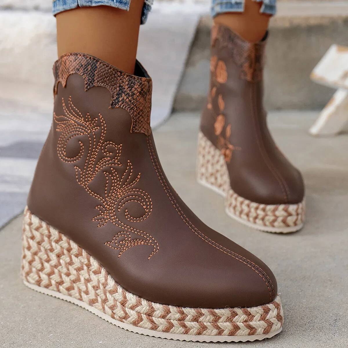 Ddmyoutdoor Brand Fashion Embroidery Mid Calf For Women Wedge Platform Retro Ethnic Style Female High Heels Knight Boots Outdoor Shoes