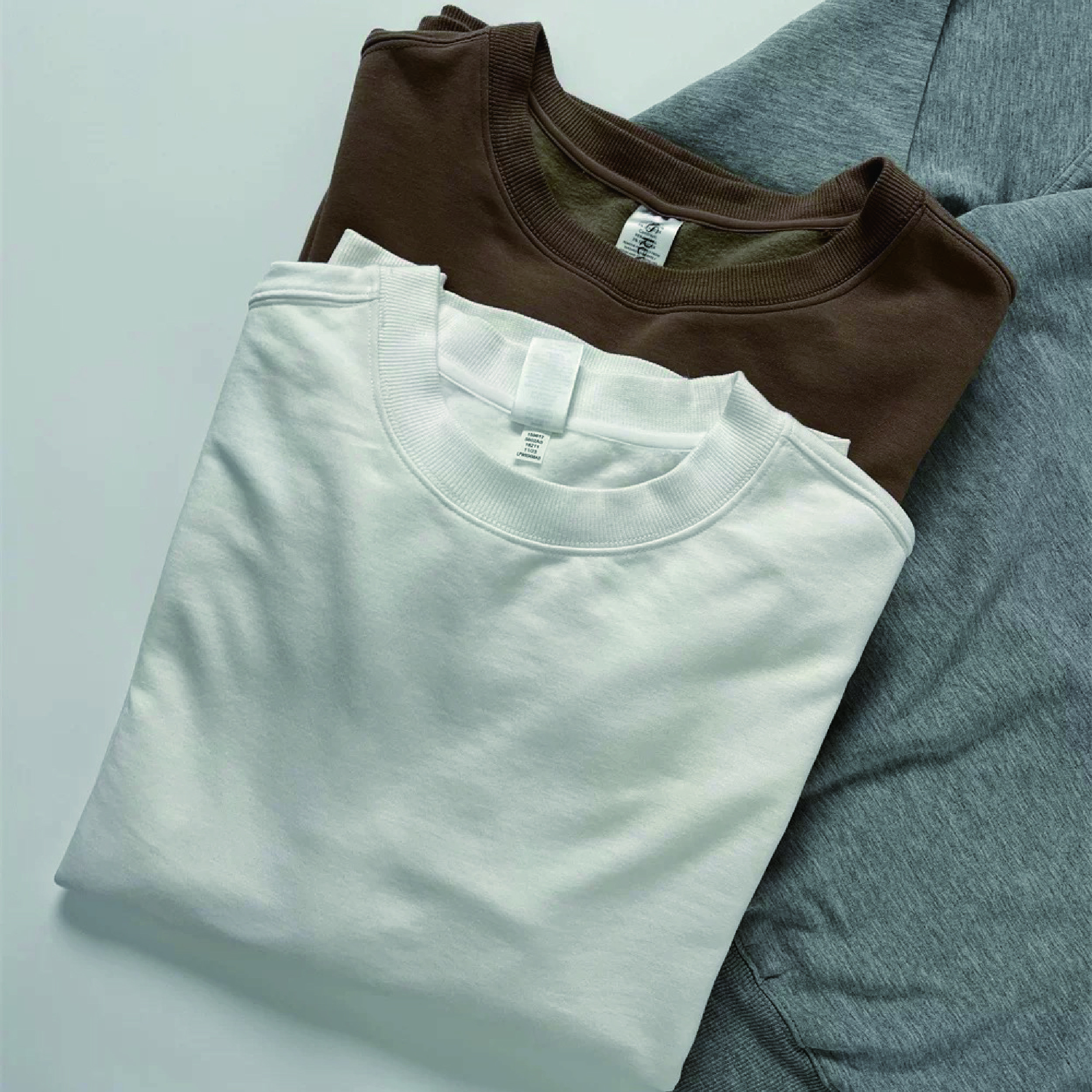 Fashionable Womens Loose-Fit Pullover Sweatshirt Simple & Comfortable Pure Color Model