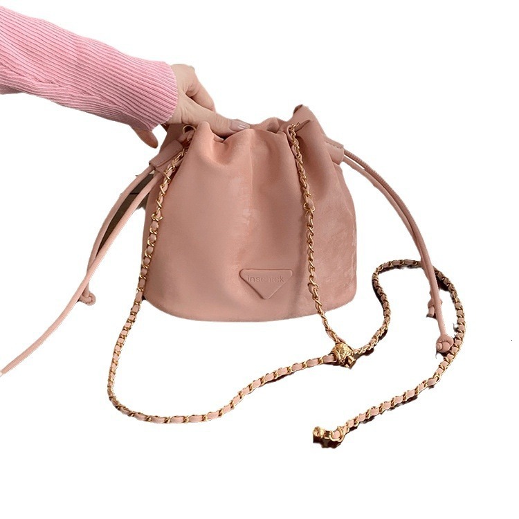 designer Girly Pink Crossbody Bucket Bag for Women 2025 New High-Value Drawstring Chain Shoulder Bag Versatile Small Bag