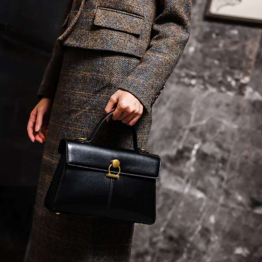 New Luxury Handbag 2025 Autumn Winter Trend High-Quality Commuter Crossbody Small Square Bag