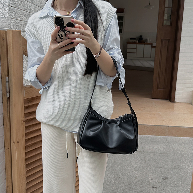 designer Korean Style High-End Single Shoulder Crossbody Bag for Women 2025 New Ins Pleated Cloud Dumpling Baguette Underarm Bag