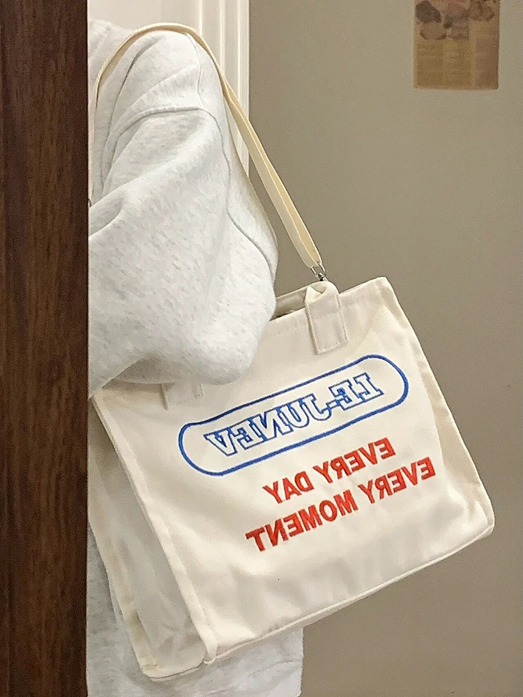 designer Student Class Bag for Women, Large Capacity Canvas Bag, College Style Versatile Letter Embroidery Shoulder Crossbody Tote Bag Tre