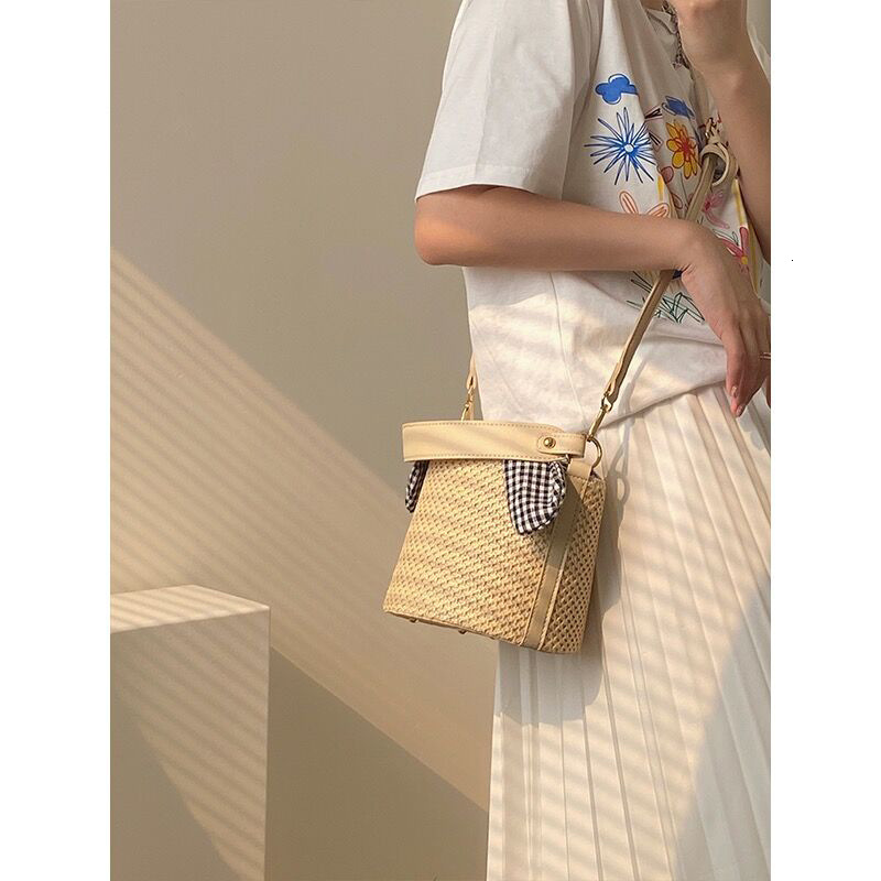designer Bowknot Plaid Bucket Straw Bag for Women 2025 New Fashion Versatile Shoulder Crossbody Stylish Woven Handbag