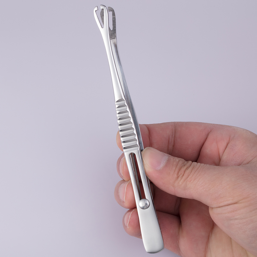 Perforation auxiliary pliers convenient for manual perforation operation can better fix the position that needs perforation factory direct sales