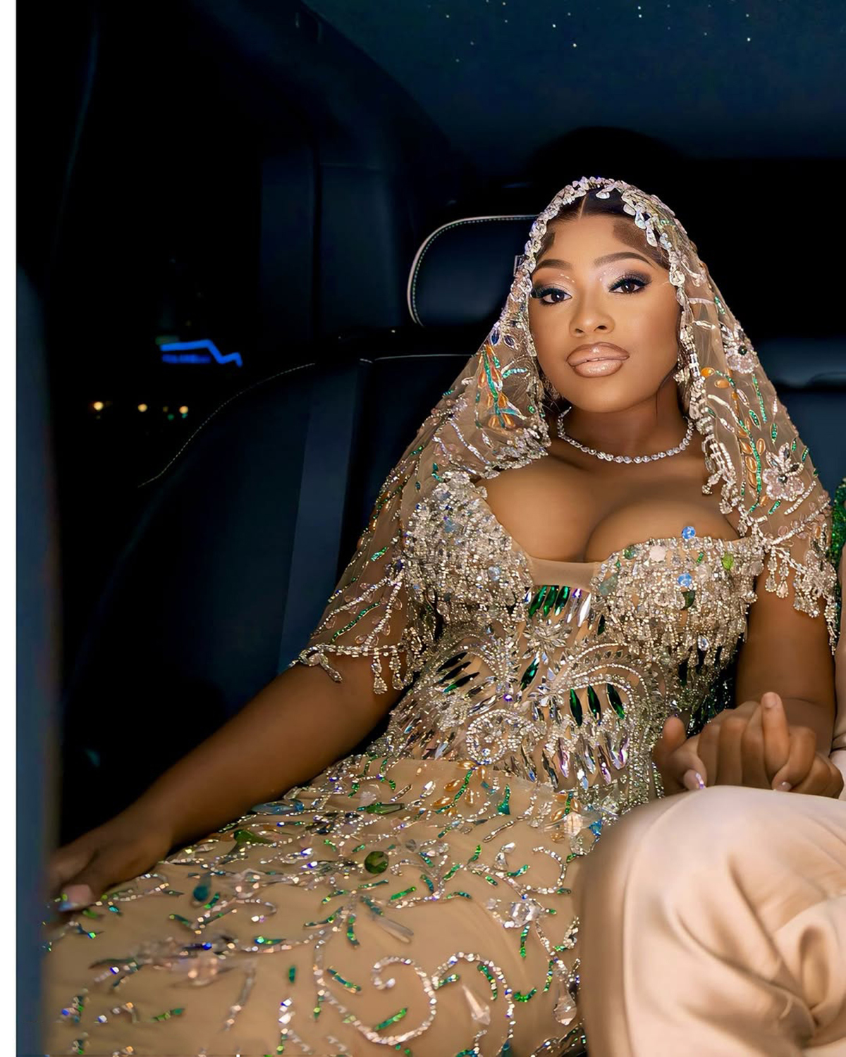 Elegant Crystal Beaded Wedding Dresses Strapless Bridal Gowns Illusion Rhinestone Tassel Sleeveless Customized Bride Sweep Train Vestidos De Novia