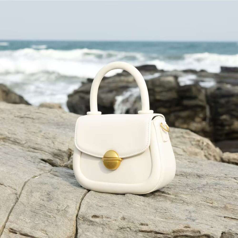 Niche High-End Handheld Saddle Cute New Red for Women Bride Wedding Crossbody Bag