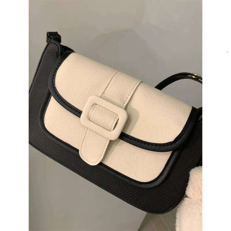 Niche Advanced New Cambridge Fashion All-In-One Underarm Female Design Small Square Student Style Crossbody Bag