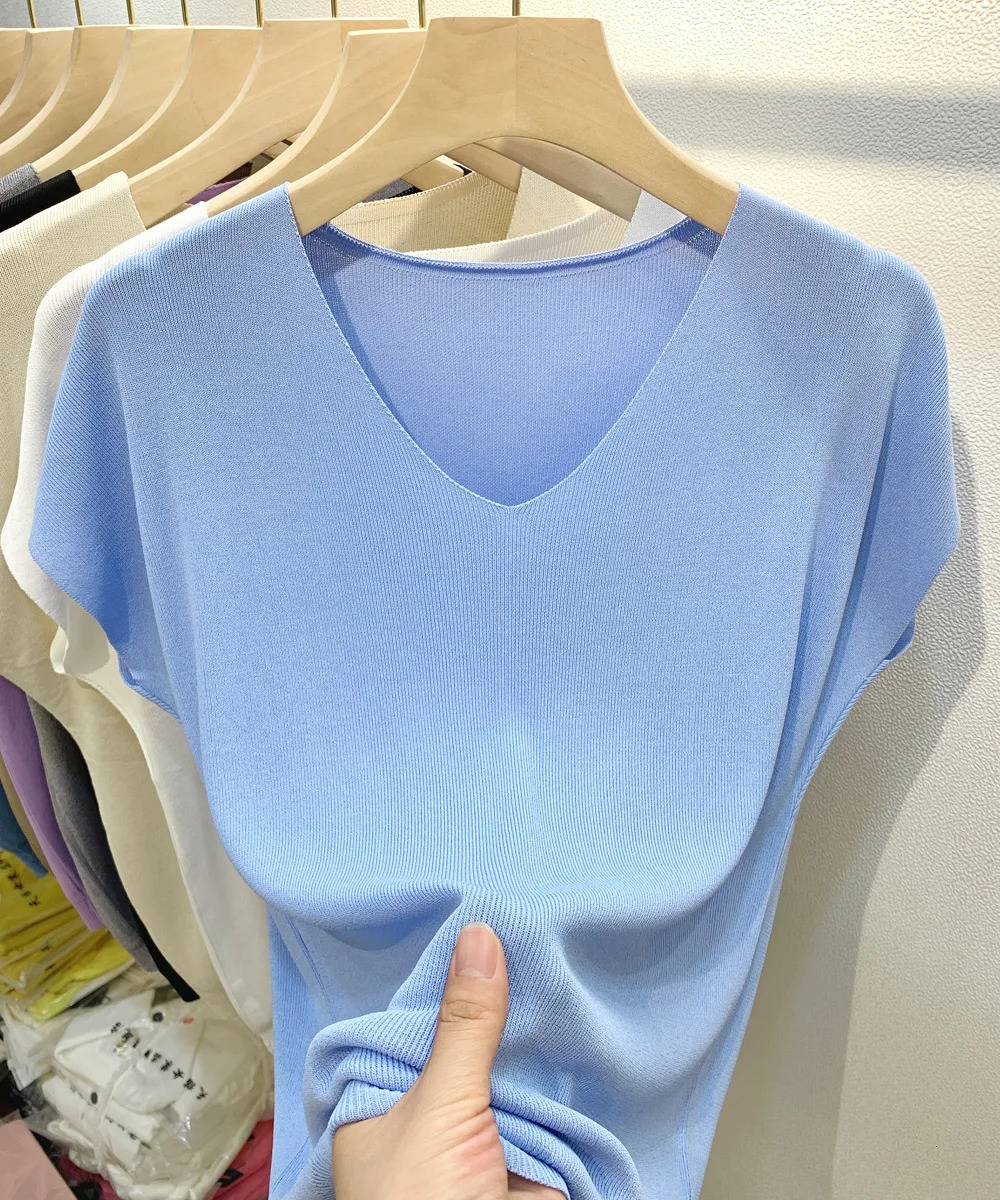 V-neck Ice Silk Knitted T-shirt Womens Bottoming Shirt Raglan Short Sleeve Thin Versatile Half-Length Sleeve Top 250605