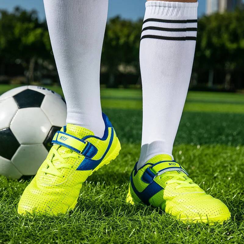 Ddmyoutdoor Professional Indoor Turf Soccer Kid New Design Green Children Football Sneakers Hook Loop Futsal Training Shoes Size Outdoor Shoes