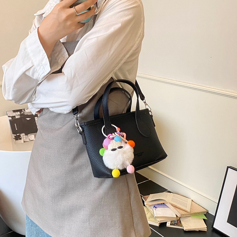 designer Minimalist Fashion Bag Women's Bucket Bag 2025 New Spring Summer Versatile Casual Handbag Shoulder Crossbody Bag