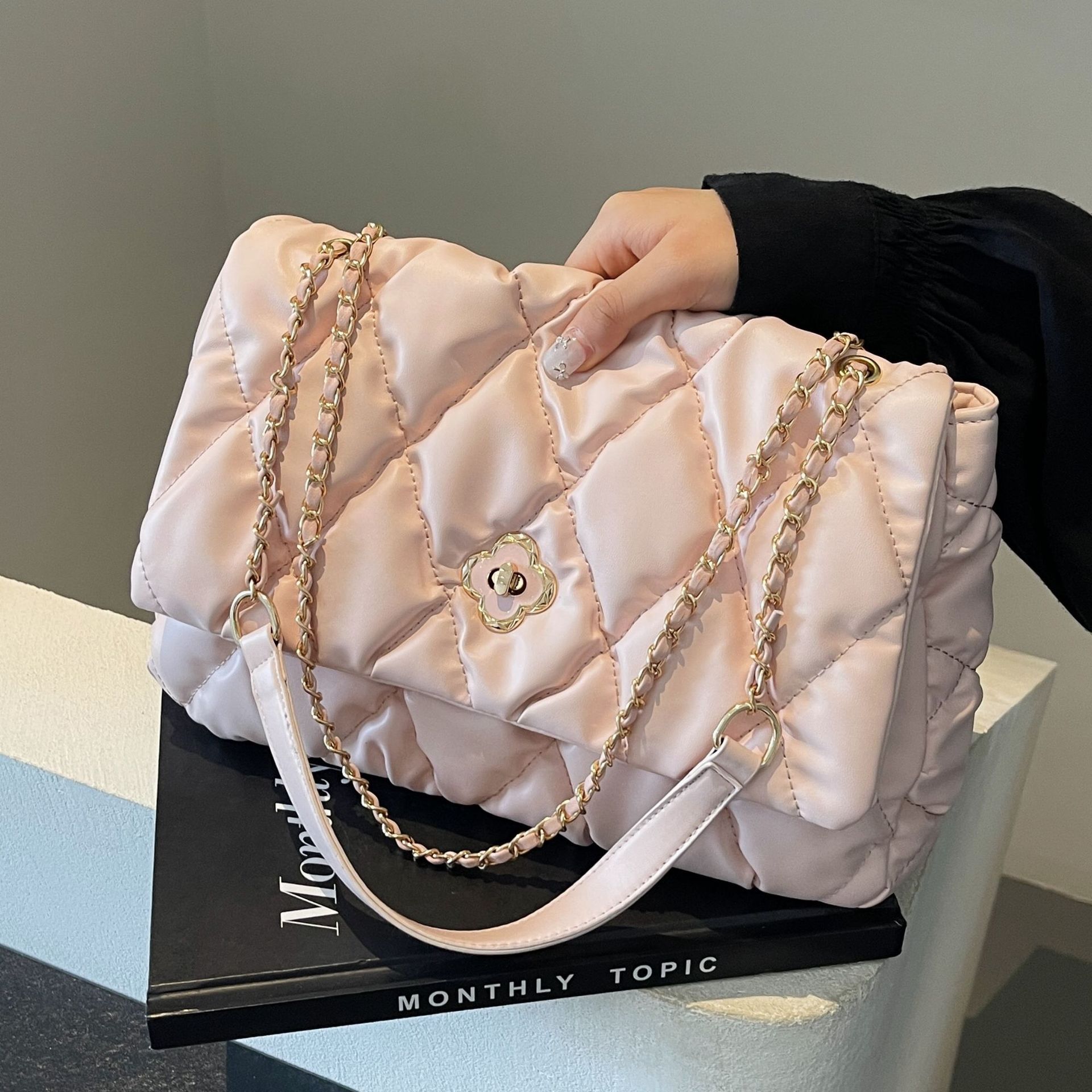 designer High-End Quilted Chain Underarm Bag 2025 New Korean Style Trendy Versatile Commuter Bag Shoulder Bag Niche Crossbody Bag