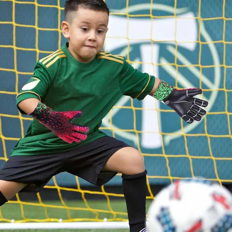 New Latex Football Goalkeeper Gloves Thickened Football Professional Protection Goalkeeper Soccer Goalie Gloves Adults Teenager XJ250606