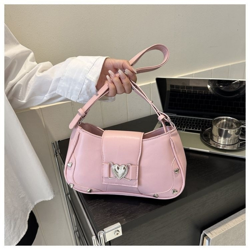 New Style Heart Sweet Cool Girl Hot Girl Underarm New Versatile Niche Design High-end Single Shoulder Crossbody Bag New Free Delivery Designer Bag