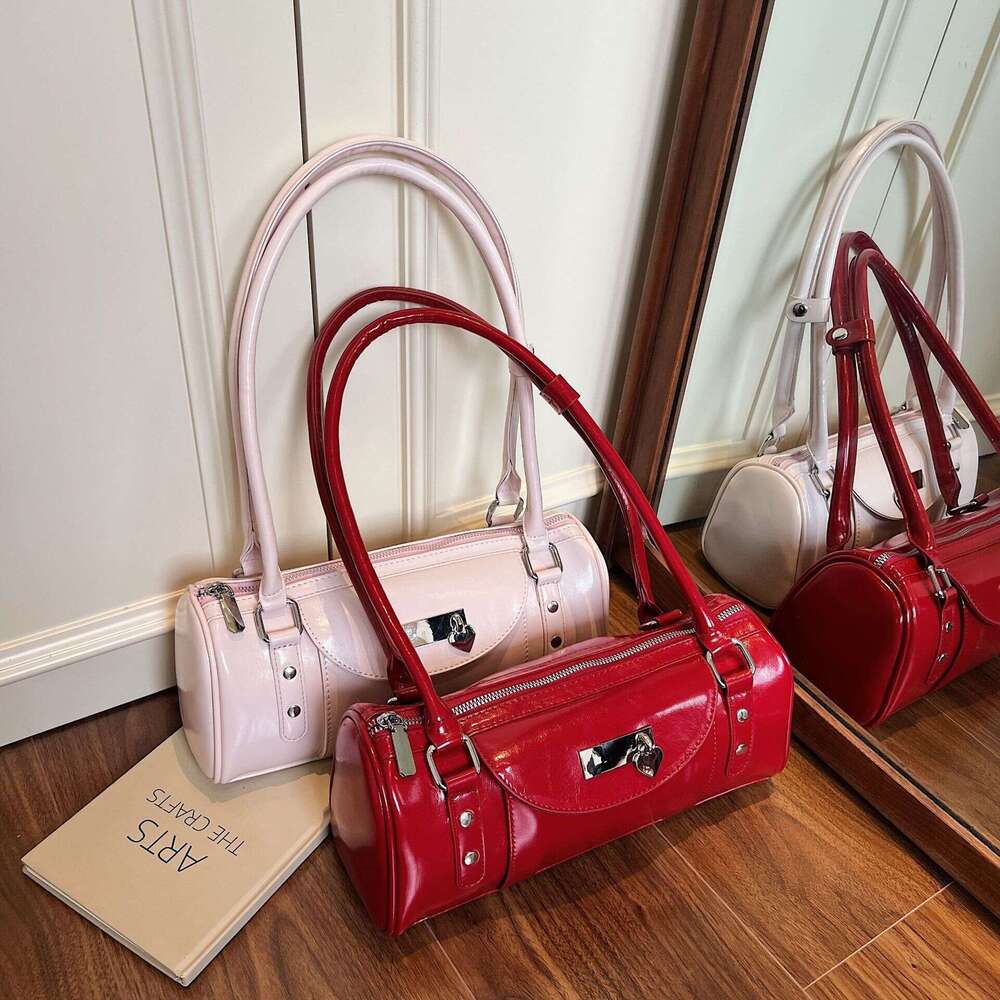 Niche High-End Bowling Handbag for Women 2025 New Fashion Versatile Simple Commuter Crossbody Pillow Bag