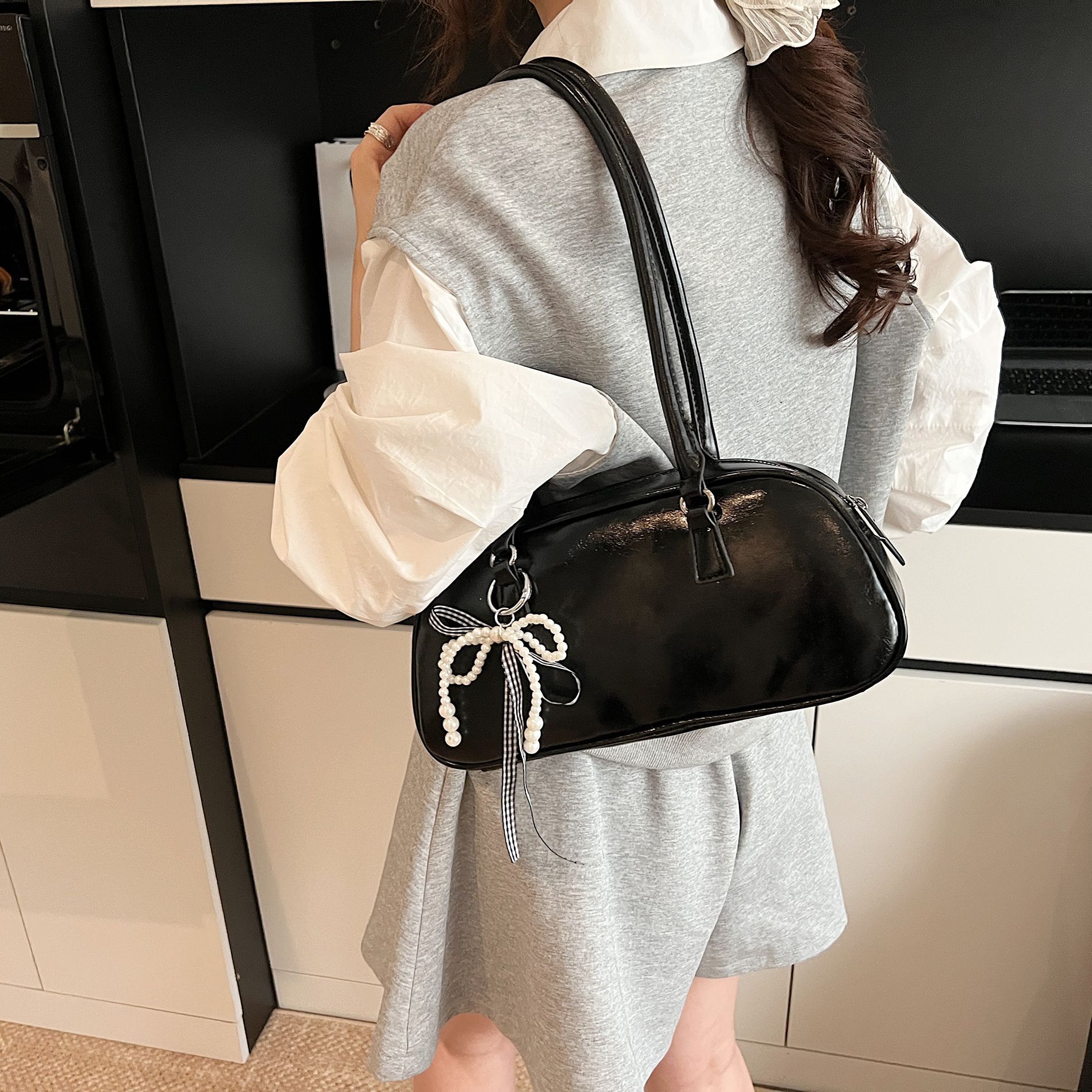 designer Large Capacity Shoulder Underarm Bag for Women 2025 New Simple Versatile Elegant Handbag Fashionable Stylish Pillo