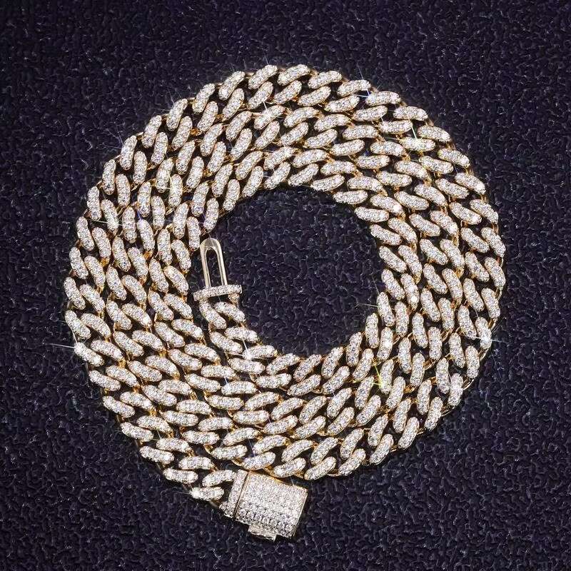 Cuban necklace is selling well. Hip-hop style necklace, suitable for both men and women.