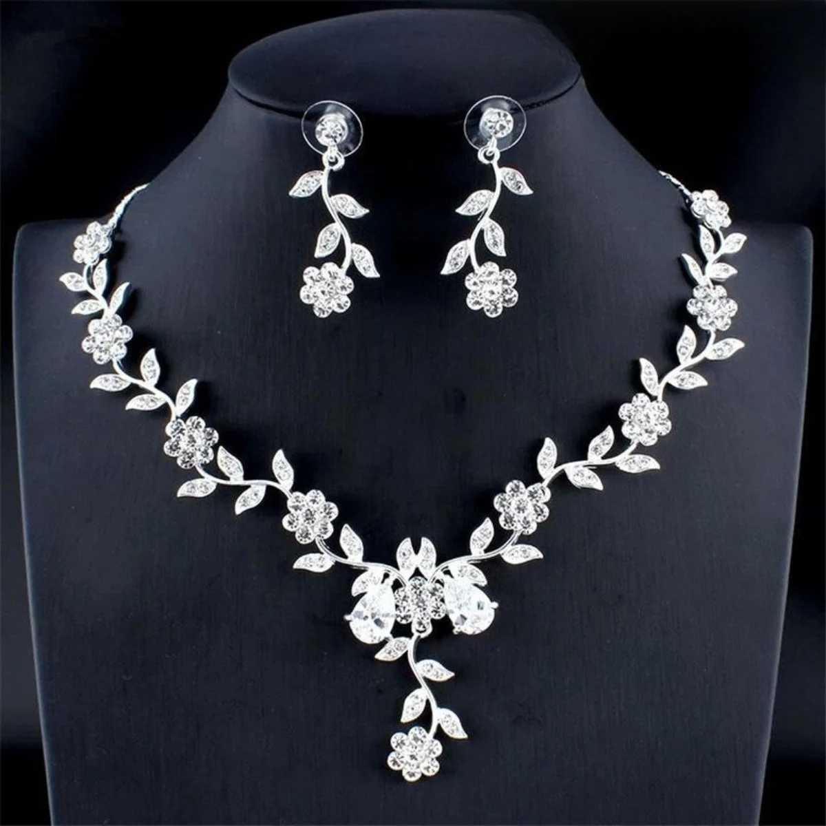 3PC Womens Fashion Trend Small Flower Water Drop Necklace Earrings Jewelry Set Wedding Banquet Party Festival Gift Z250607