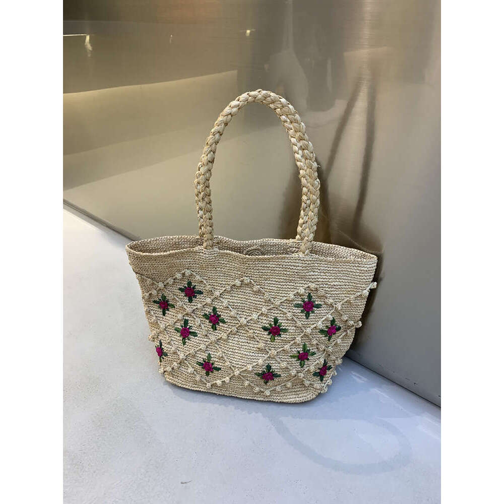 French Country Style Straw Raffia Handwoven Rose Shoulder Large Capacity Tote Beach Bag