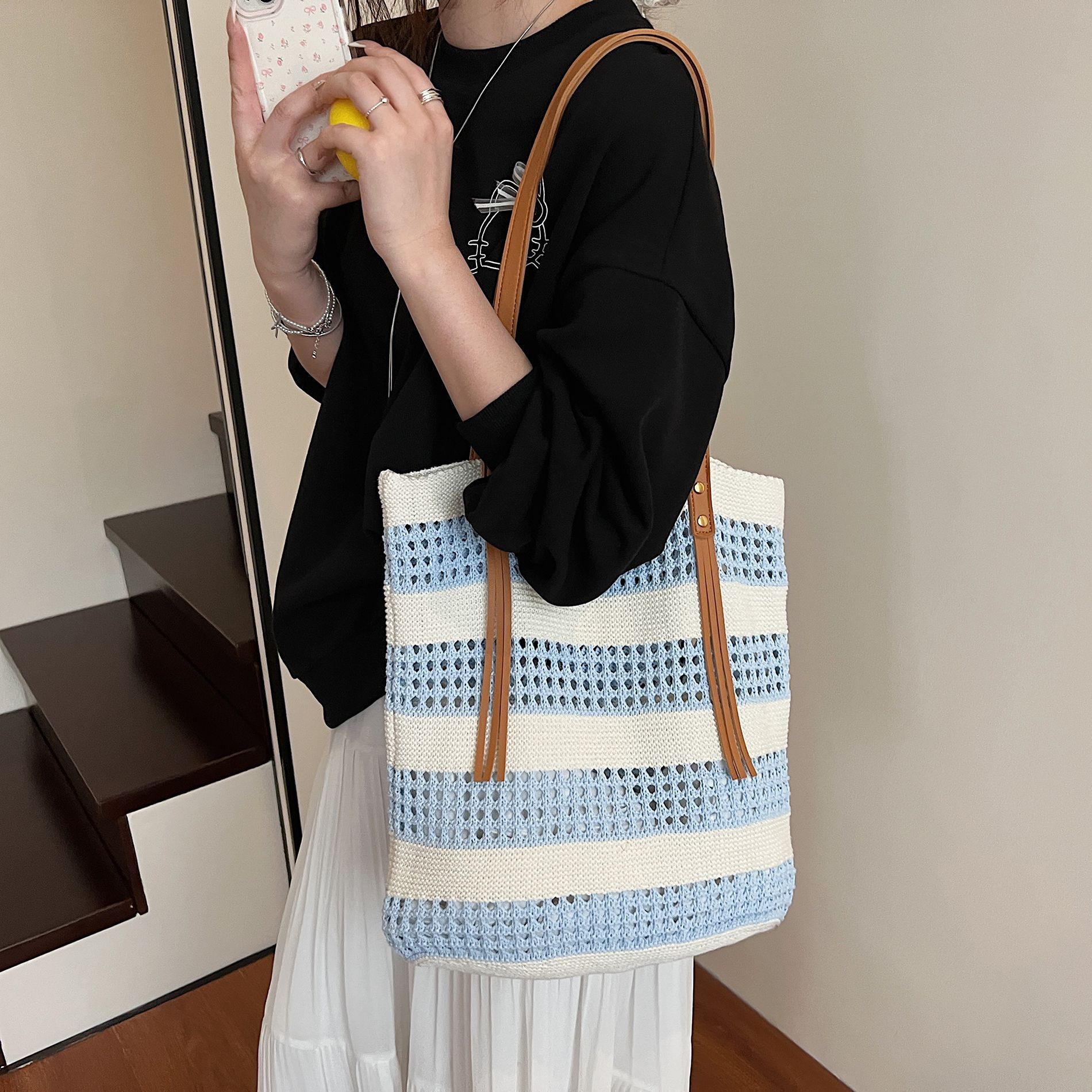 designer New Tote Bag Niche Design Color-blocking Striped Knit Bag Simple Hollow Handbag Shoulder Bag for Women