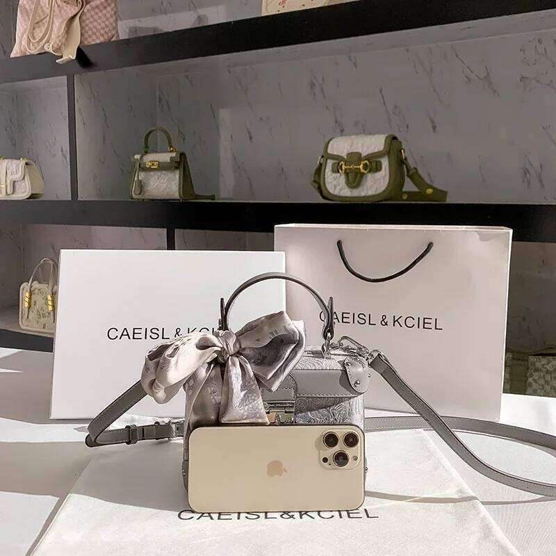 Delicate Embroidery Floral Square Handbag With Scarves New Fashion Shoulder Crossbody Bag Fro Party And Daily Use