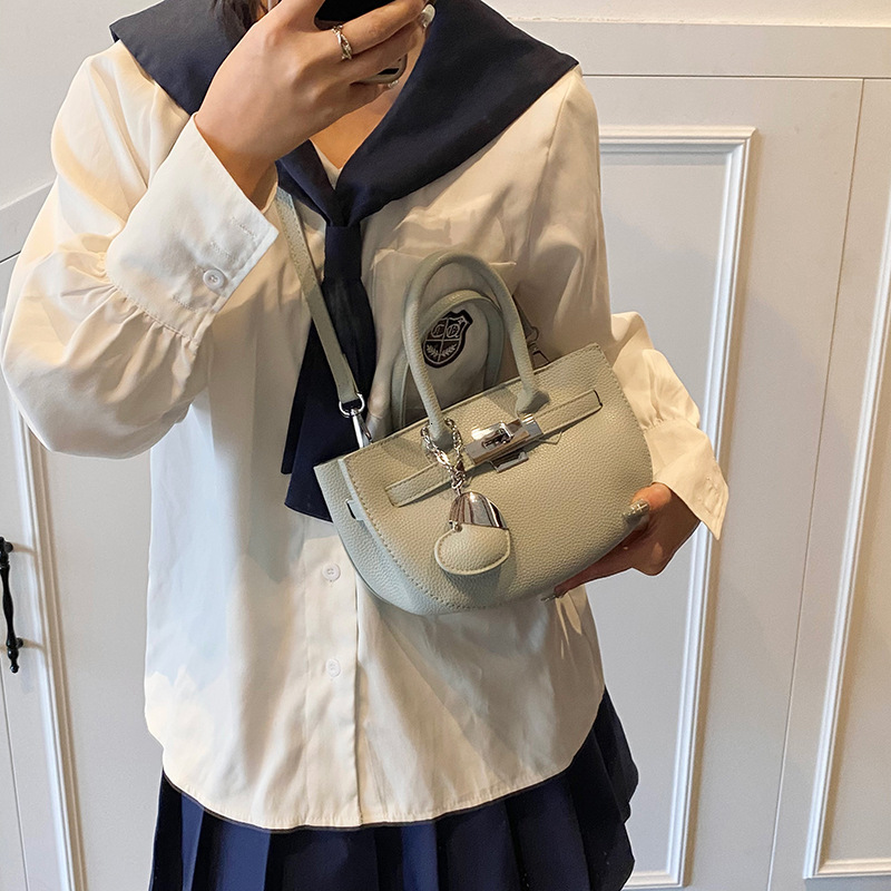 designer Foreign Trade Trend Handheld Small Bag for Women 2025 New Fashion Versatile Shoulder Bag Niche High-Quality Texture Crossbody Bag