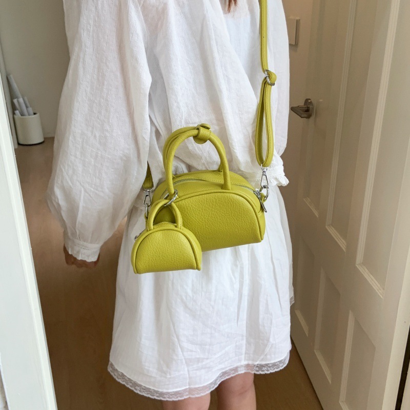 designer High-end Fashion Small Bag for Women 2025 New Stylish Versatile Handbag Niche Trendy Shoulder Bowling Bag