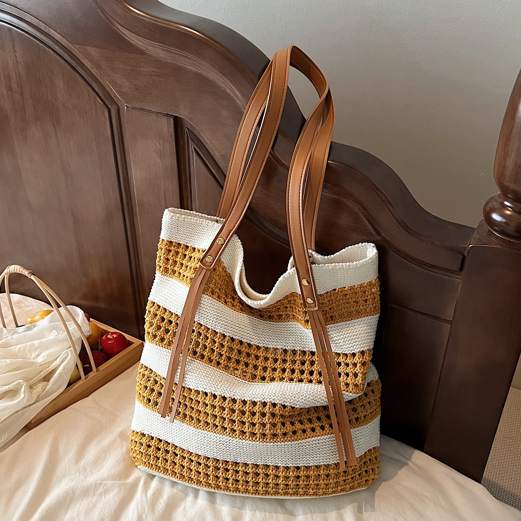 designer New Tote Bag Niche Design Color-blocking Striped Knit Bag Simple Hollow Handbag Shoulder Bag for Women