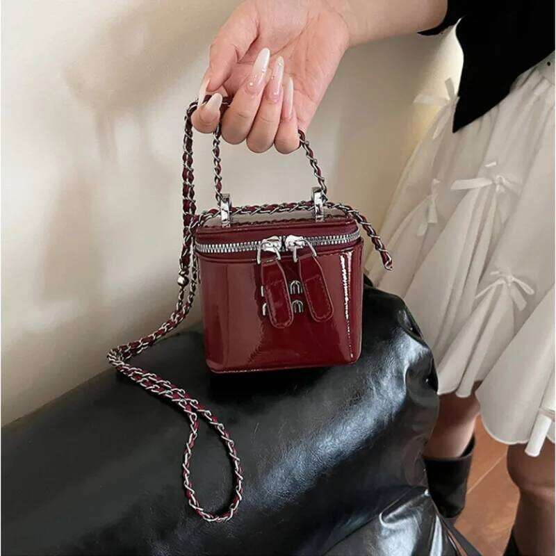 Hand-Held Small Square Women's Versatile Temperament Forest Fashion Light Personality Design Single Shoulder Messenger Bag