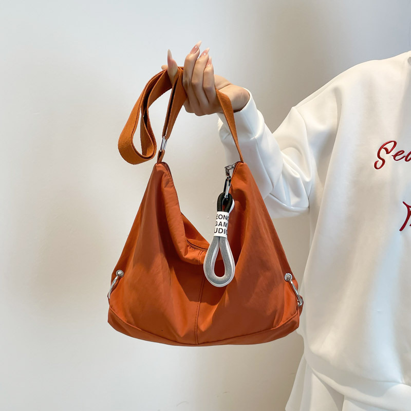 designer Korean Style Large Capacity Tote Bag for Women 2025 New Fashion Simple Crossbody Bag Lightweight Versatile Commuter Shoulde