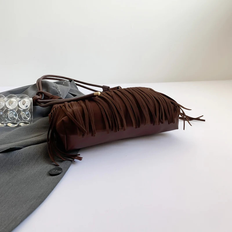 Women Suede Shoulder Bag with Tassels Crossbody Bag Adjustable Strap Retro Handbag Solid for Work Travel 250606